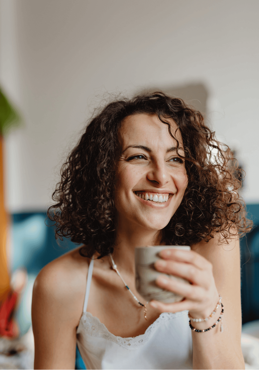 Customer testimonial highlighting how Fuelly protein coffee helps maintain fullness and focus without a mid-morning crash